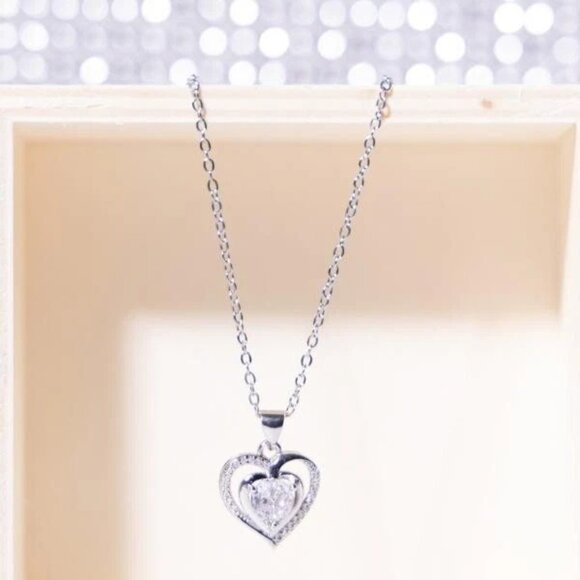 Sparkling Crystal Heart Pendant Necklace - Elegant Jewelry for Women - Picture 3 of 3